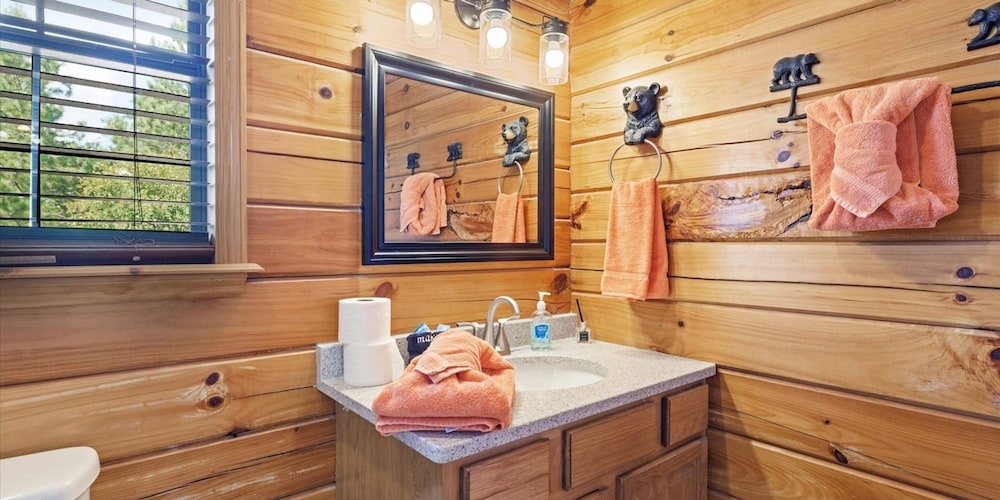 Smoky Mtn Lux Cabin Hot Tub Pool Views