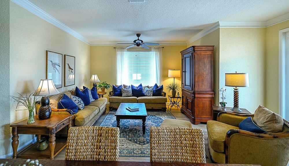 Gorgeous 3 Bed Lakeview, Vista Cay - 1010