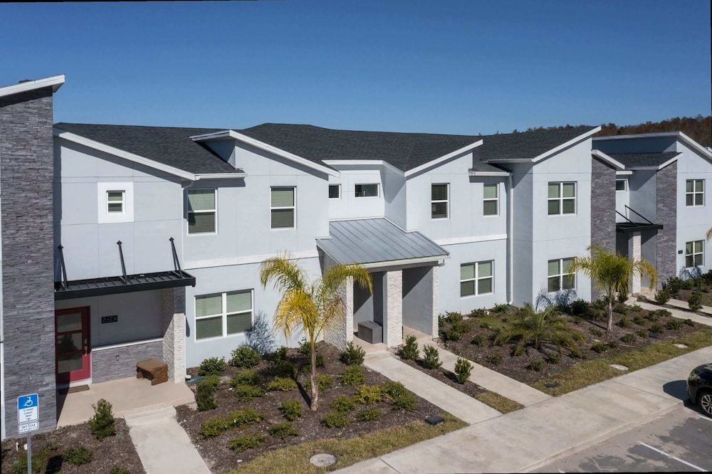 Stunning 4Bd Near Disney w Pool Storey Lake 4369