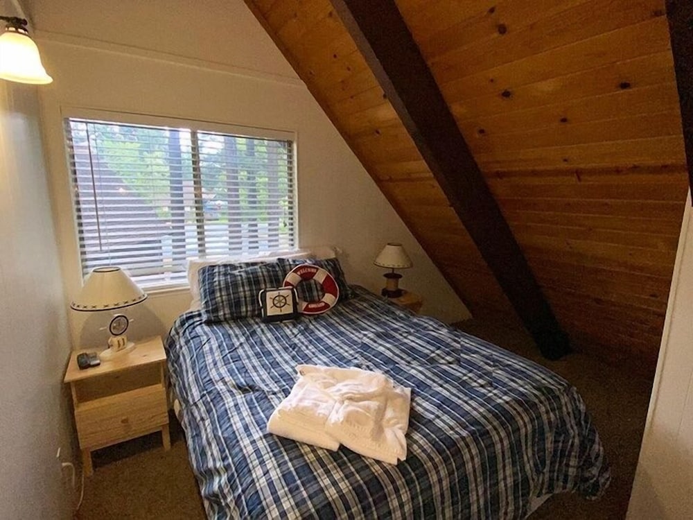 2708 Springwood Drive 2 Bedroom Cabin