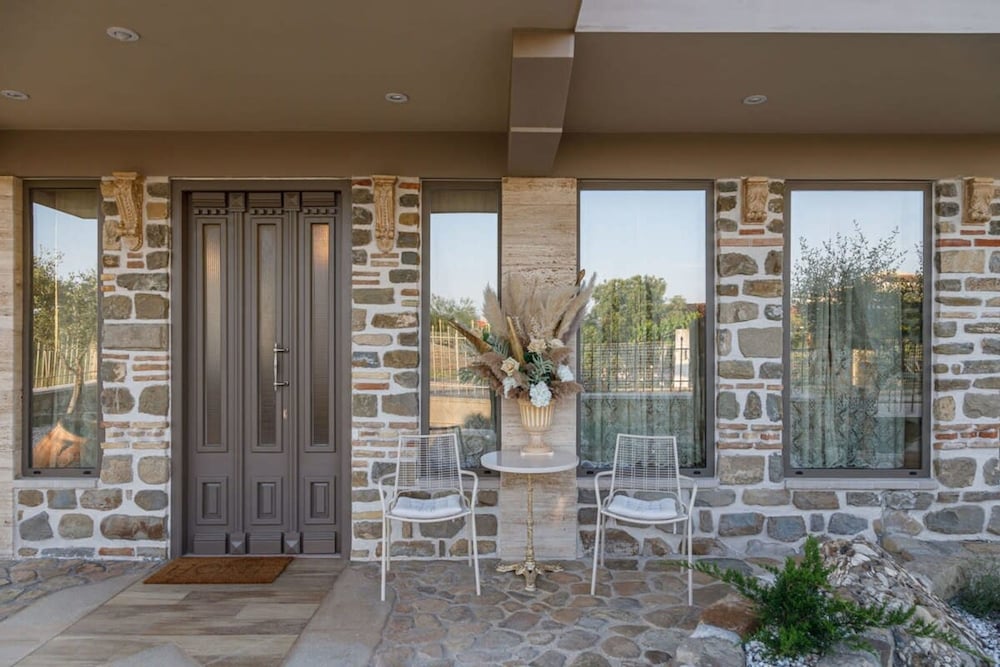 Lithos Messolongi Paradise - A Luxurious Retreat