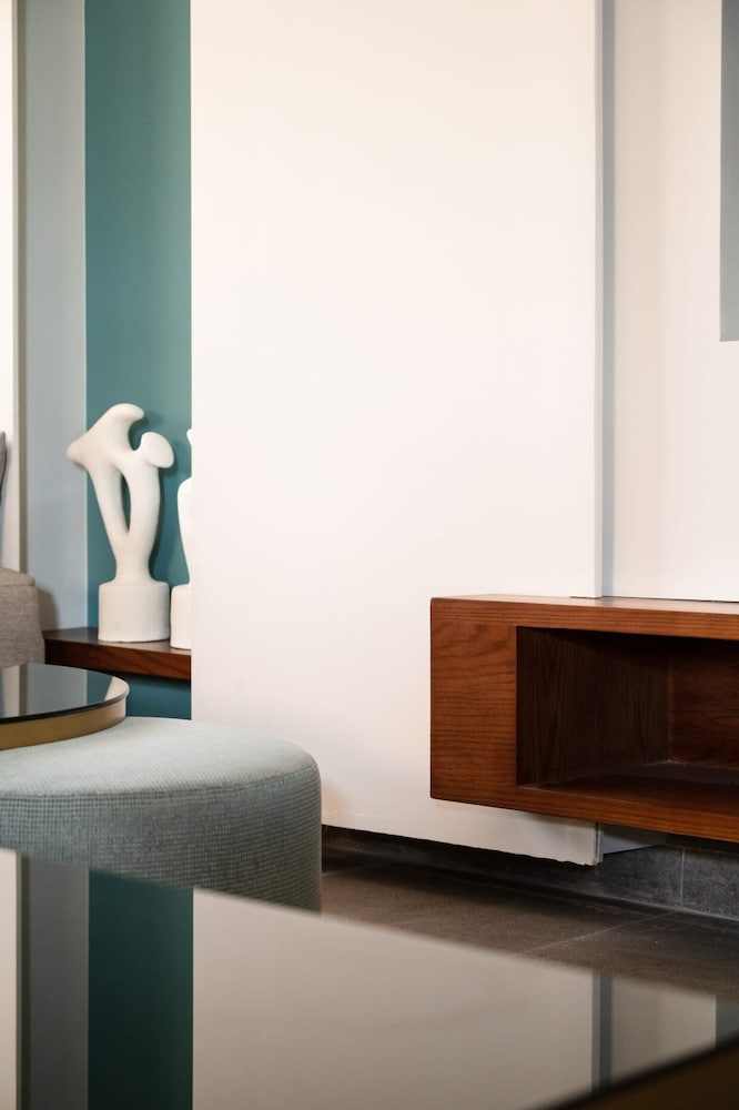 Xuru Stays I The Sleek & Ritzy 2 BDR 15 min From CAI Airpt
