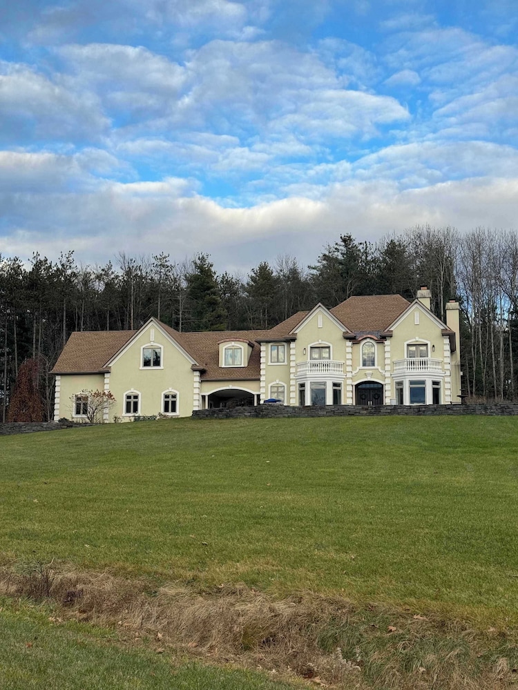 Hidden Retreat 4-homes 134 Acres