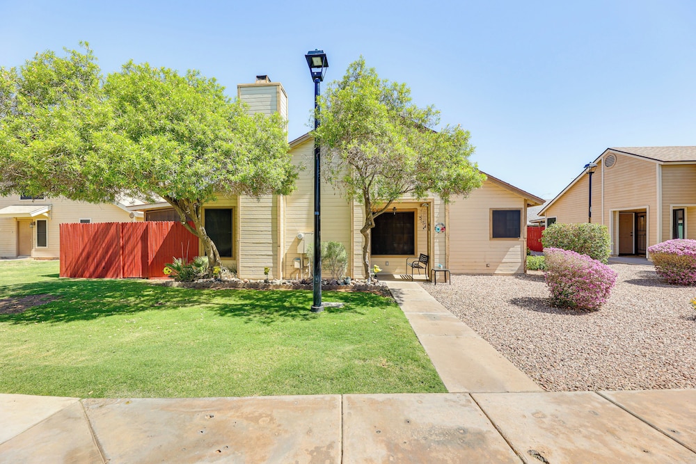 4 Mi to Dtwn: Cozy Couple's Haven w/ Patio in Mesa