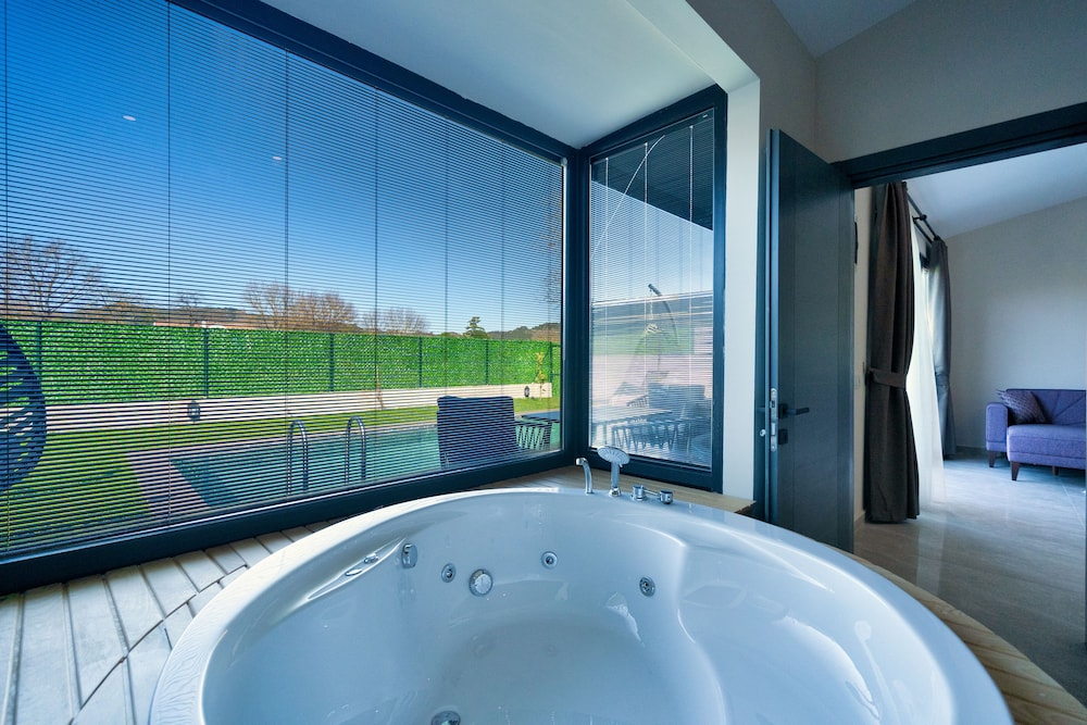 1 Bedroom Private Honeymoon Villa