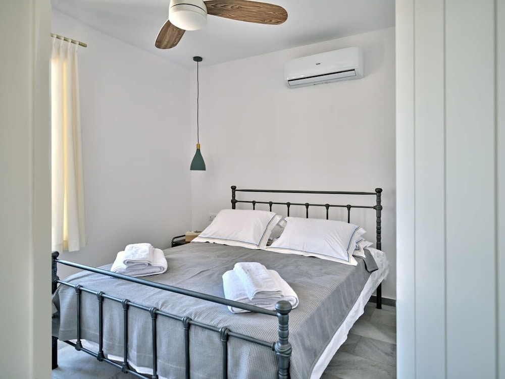 Villa Maria - Naoussa Fishes Blue Grey Suite