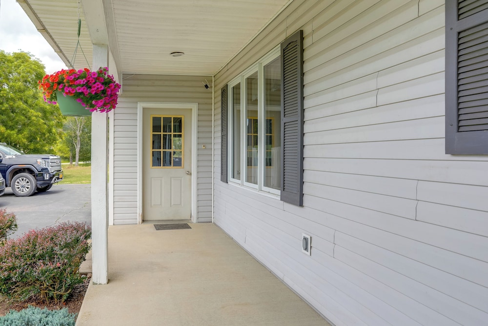 Home w/ Large Yard: 8 Mi to Holiday Valley Resort