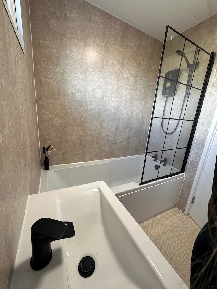 Stafford Cosy Retreat - 2 Bedroom House