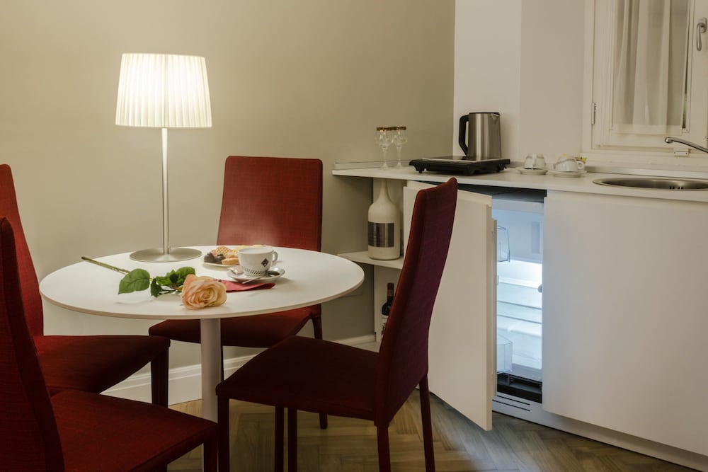 Daphne Guest Hause