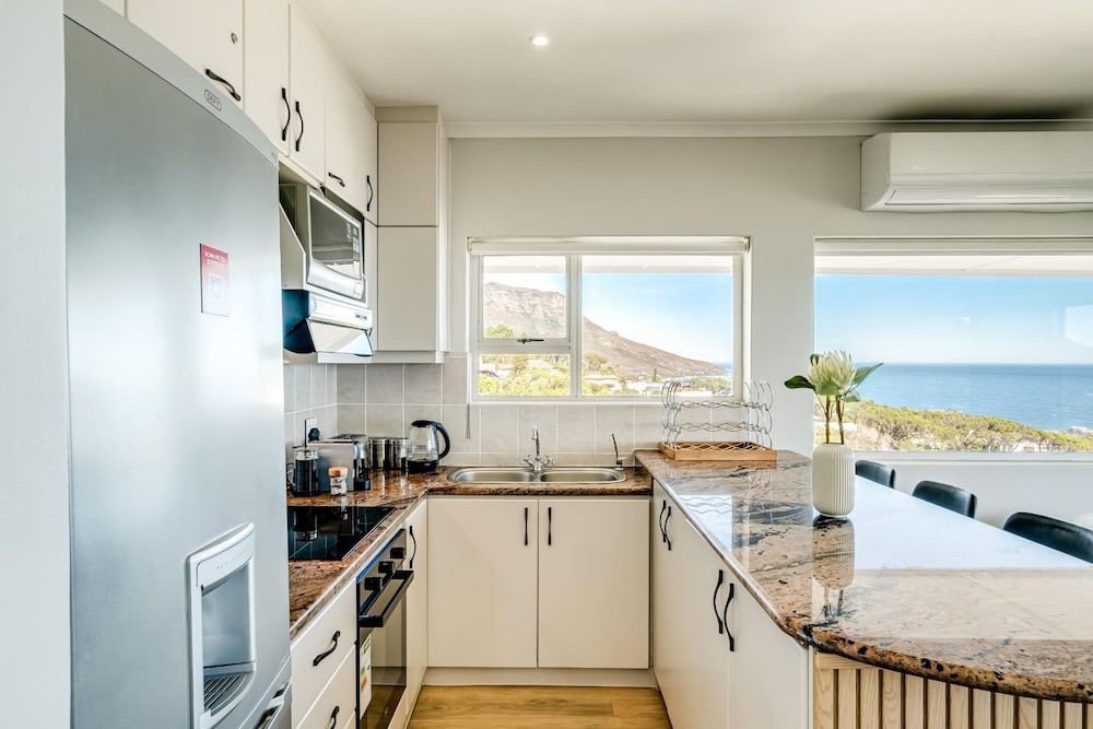 Ocean View 2 bed Apt in Camps Bay Skyline Heights