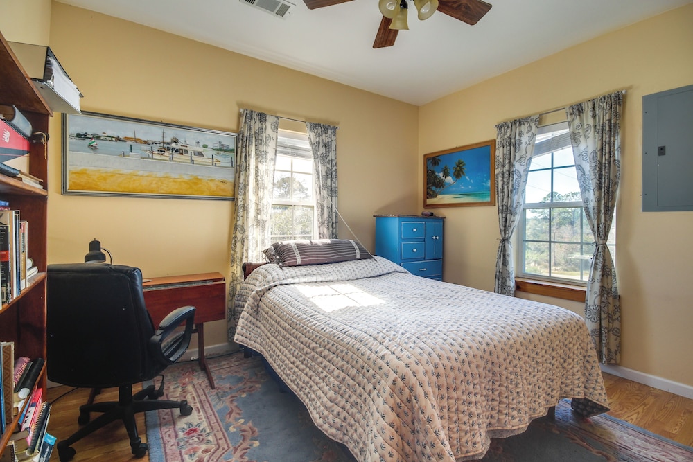 5 Mi to Beach & Pier: Bay St Louis Home on Canal