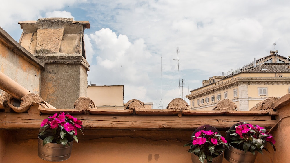 Rental in Rome Arco della Ciambella Penthouse