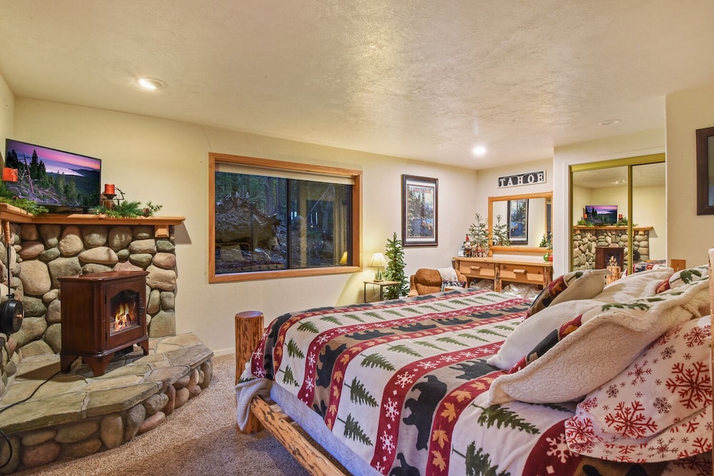 Tahoe Pines Cabin view 3
