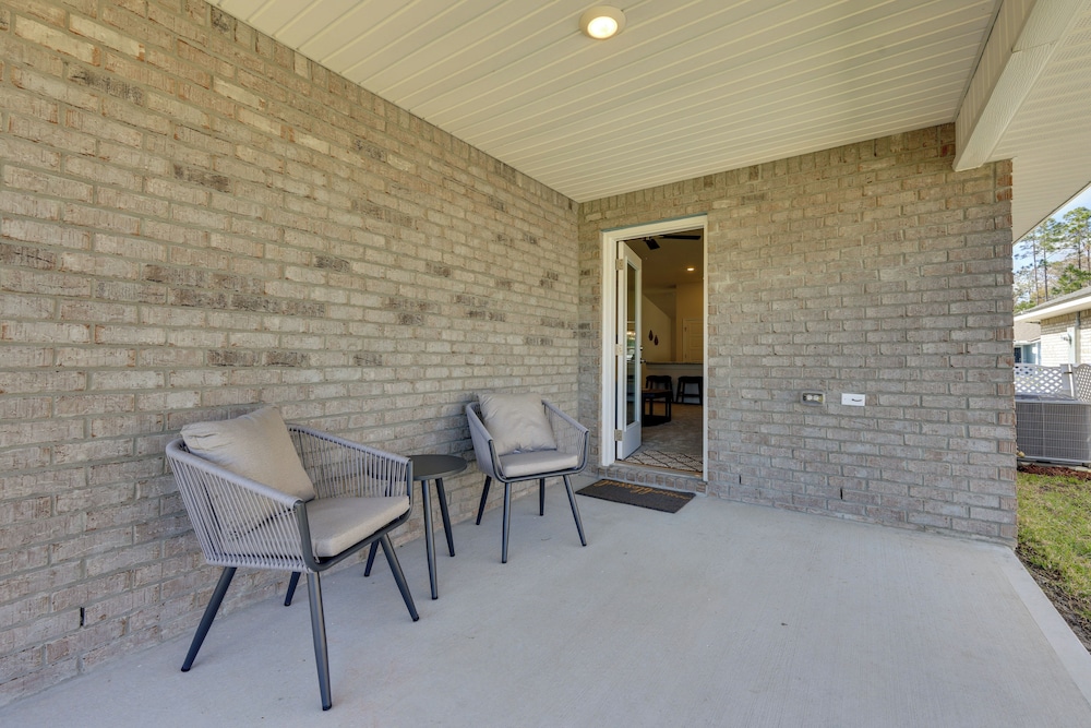 11 Mi to Ocean: Home w/ Pool Access in Palm Coast