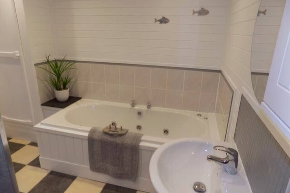 Cosy Cabin Retreat in Ilfracombe, North Devon