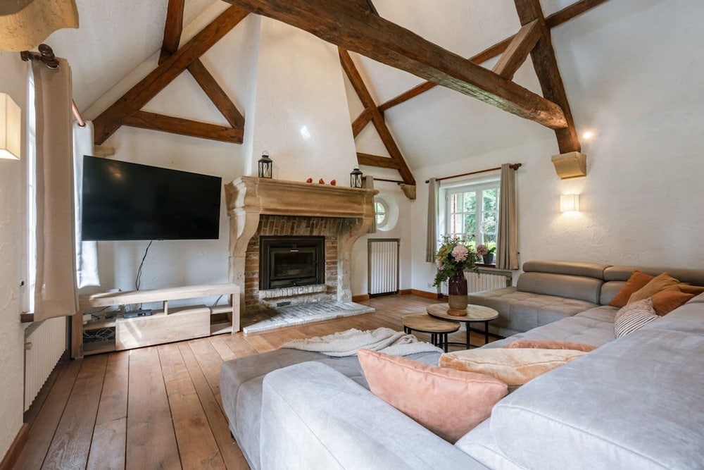 Authentic Villa Amore Located Near Bruges