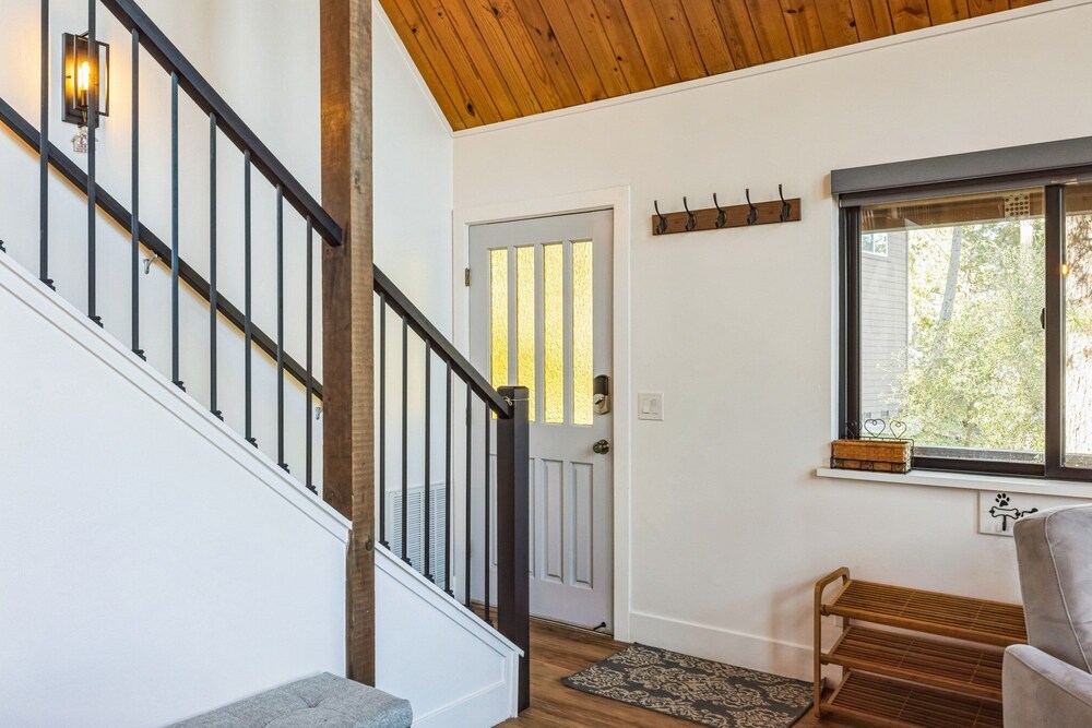 Golden Peak Cabin 3 Bedroom Home by Yosemite Region Resorts