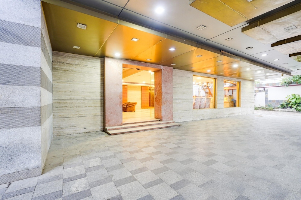 Luxury Urban Stays Near Chennai Airport