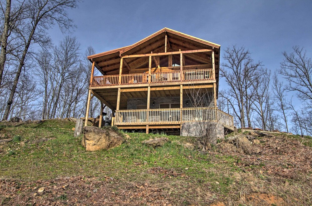 Smoky Mtn Log Cabin w/ Hot Tub & Panoramic Views! view 3