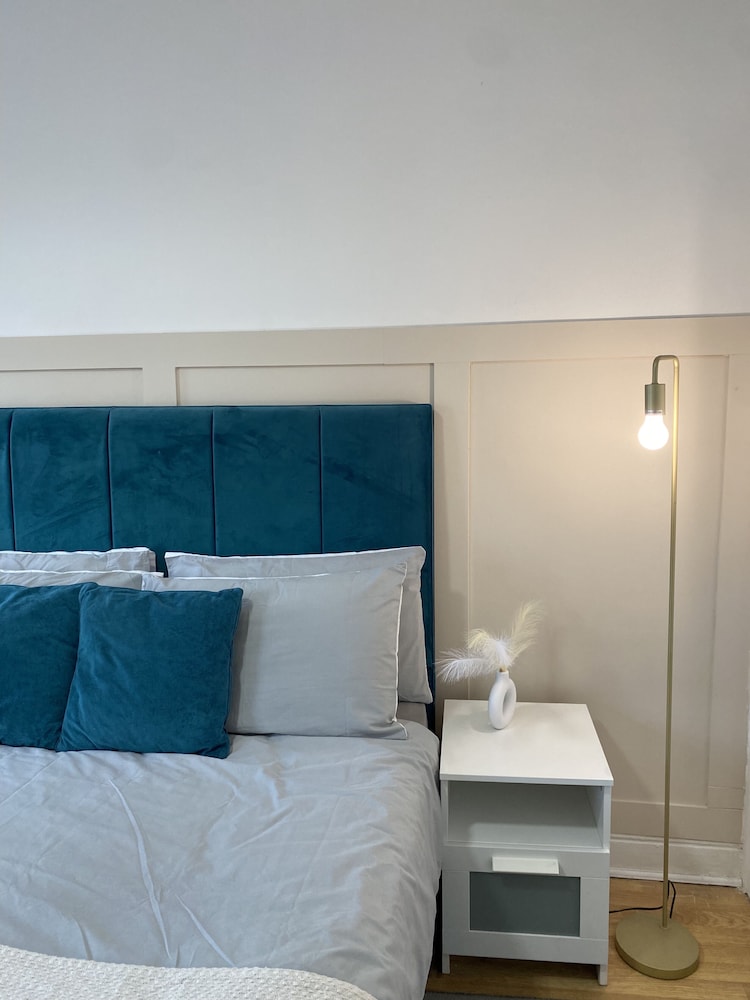 Spacious 2-bed Near Etihad-games Room-free Parking