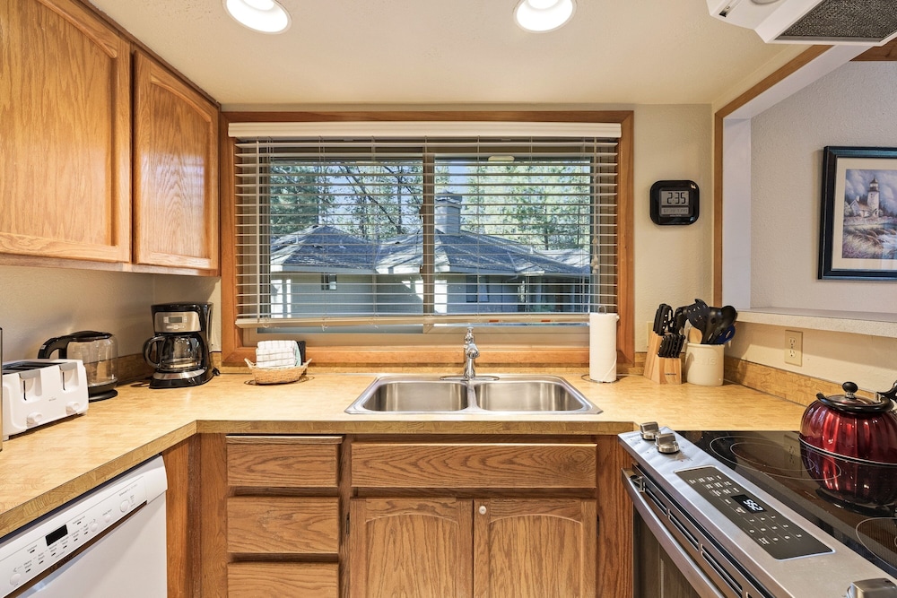 Sequoia 14 2 Bedroom Home