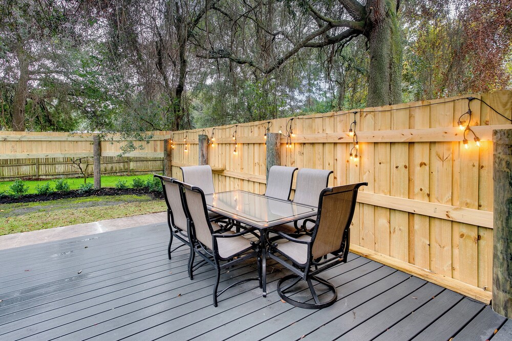Bright Jekyll Island Home w/ Deck < 1 Mi to Beach