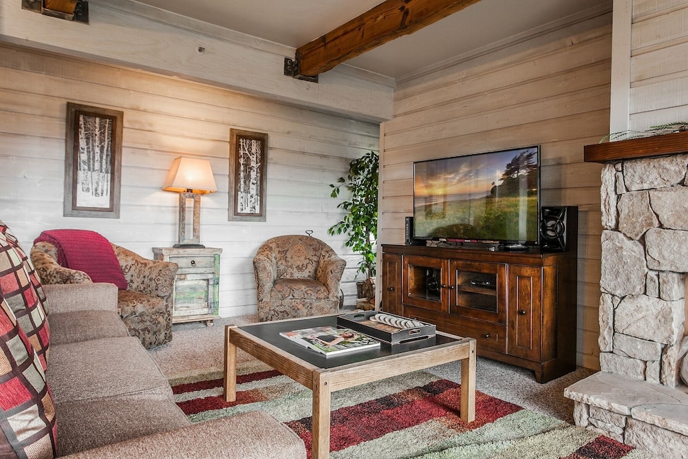 Snowmass Mountain by Snowmass Vacations