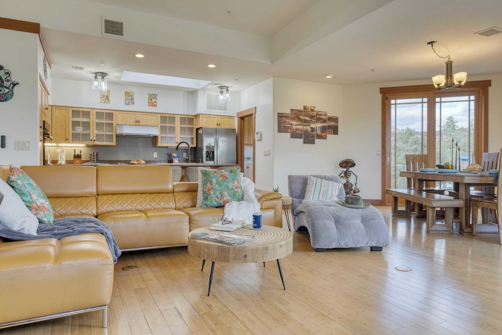 Cathedral View by Avantstay Pool Table + Hot Tub