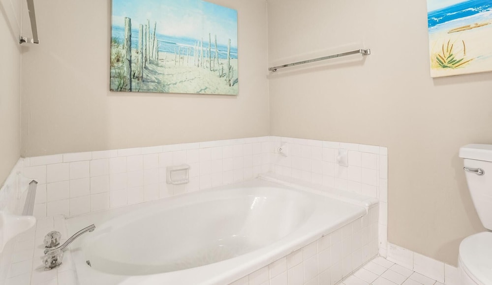 Condo with Resort Access - Great North Island Location