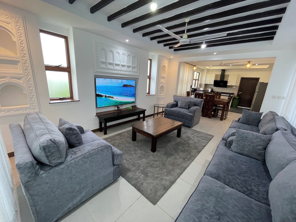 Coastal Villa Sultan Palace view 4