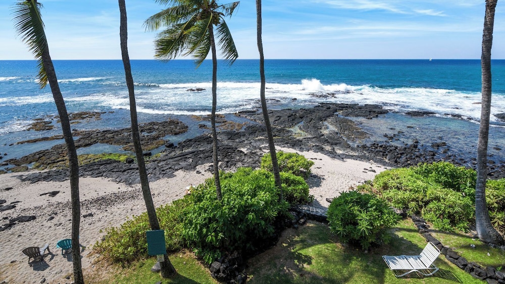 Direct Ocean Front - Close to Town - AC - Upper Floor- Vrkcv