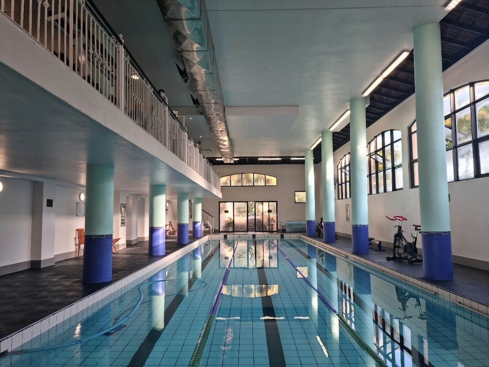 CENTURY CLUB - Luxury Apartment Hotels
