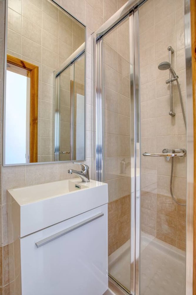 Waterfront Gozo Stay Overlooking Marsalforn Bay