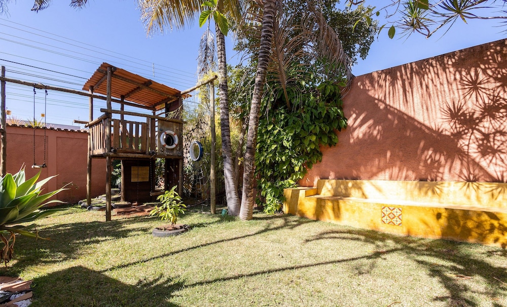 Charming House w/ BBQ in Vila Planalto Act029