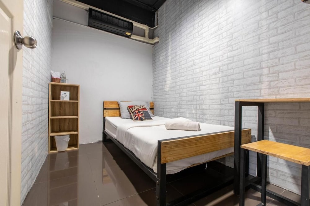 La Belle Nuit House