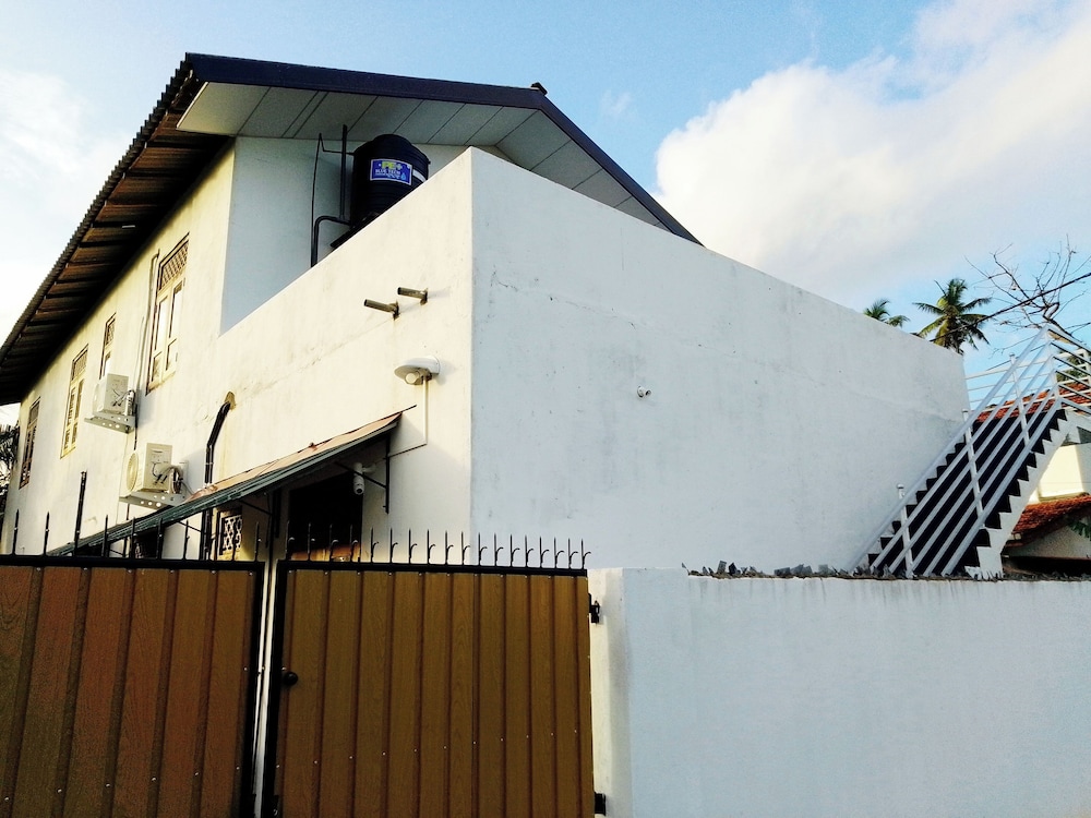 Tropical Suites