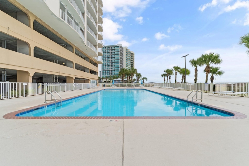 Regency Isle 710