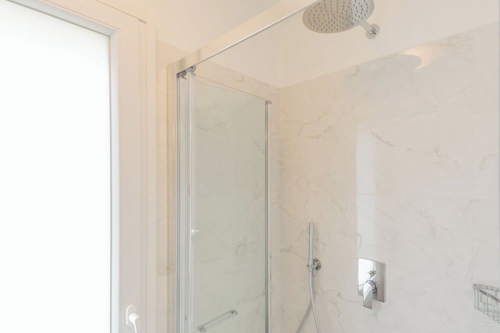Lakeview Apartments by Rent all Como