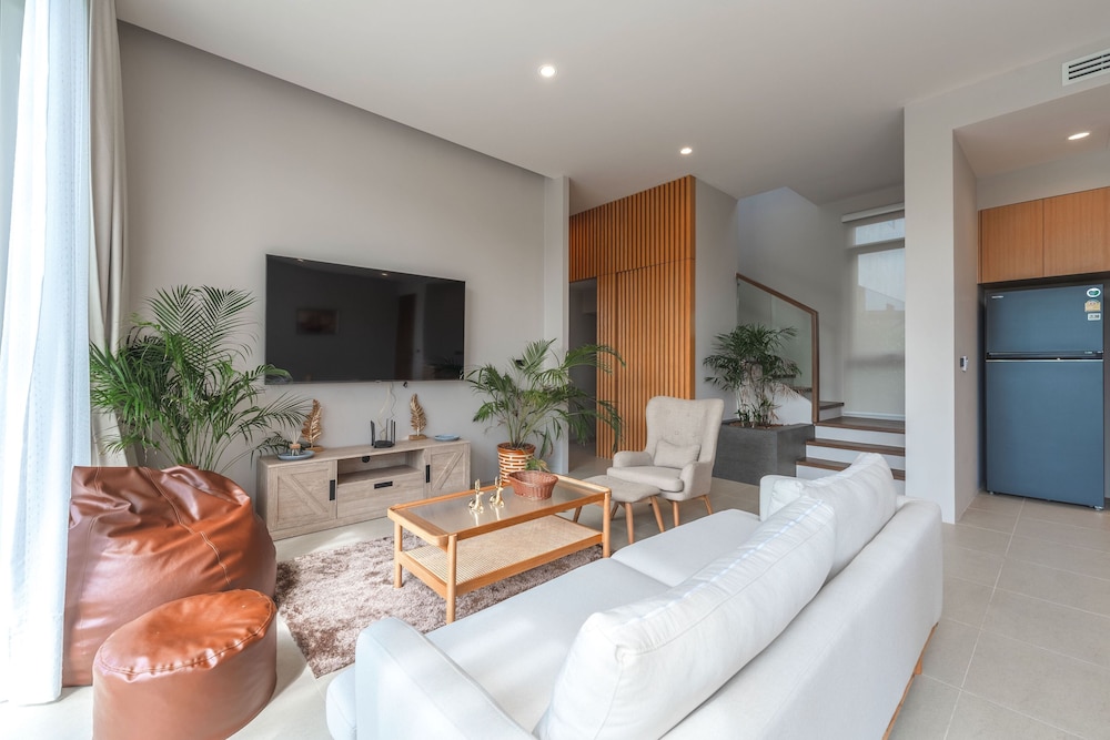 Modern 2-Level Pool Villa Long One A5