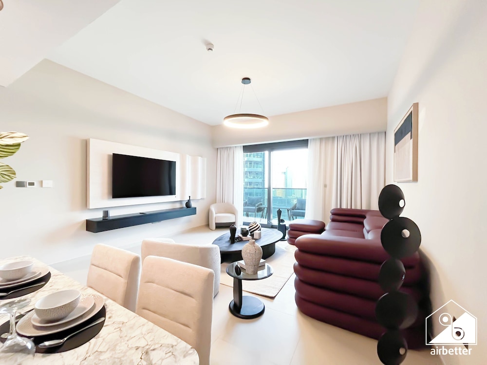 Skyline Elegance Fountain View 3BR in Downtown