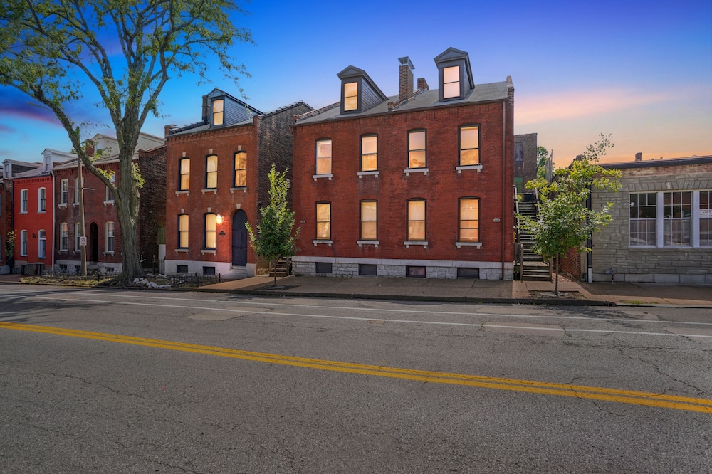 Charming Soulard Retreat With Historic Character 1 Bedroom Apts