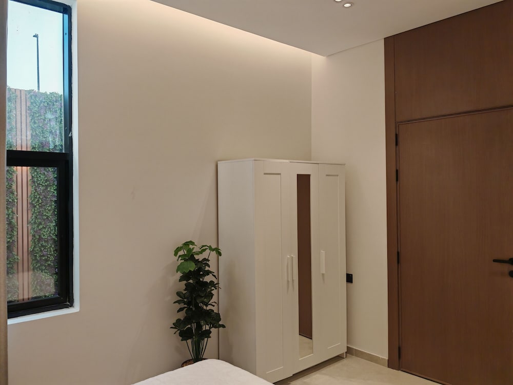 A Beautiful one BR Apartment With a Living Room