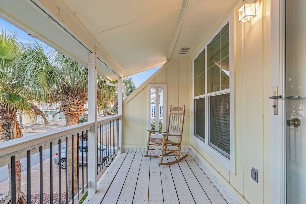Searenity Awaits: 2-bd, 2-ba Coastal Escape! Perfect for 5! Pet Friendly!