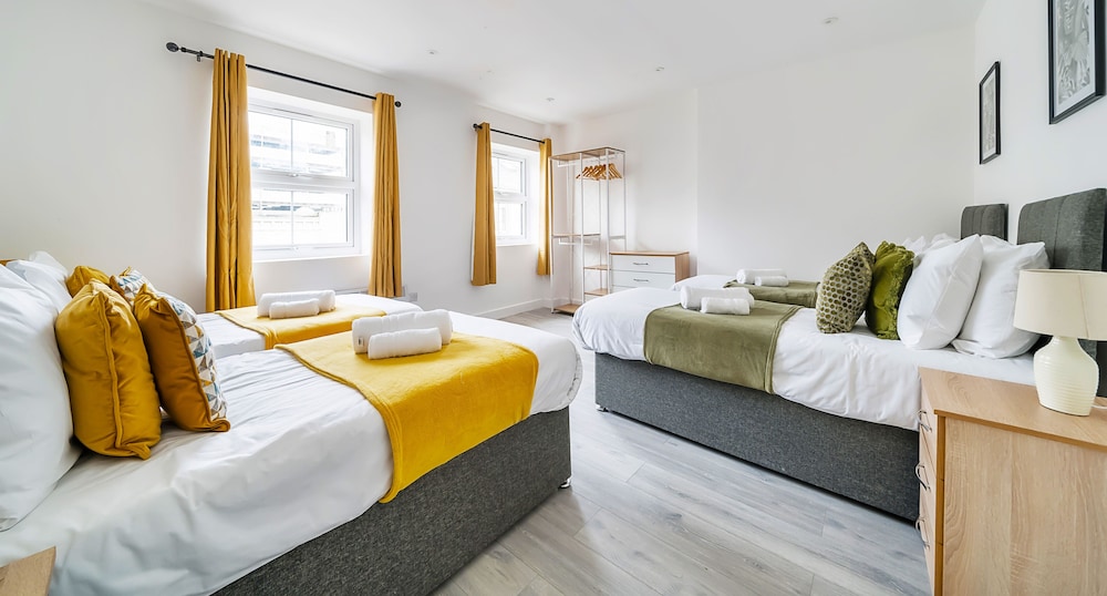 Modern Town Center Apartments Aldershot