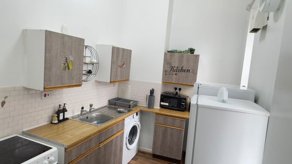 1-bed Apartment, Sleeps 6, in the City Center