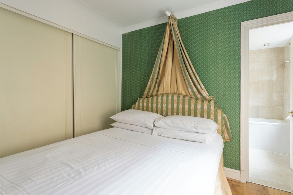 Hyde Park Gate II by Onefinestay