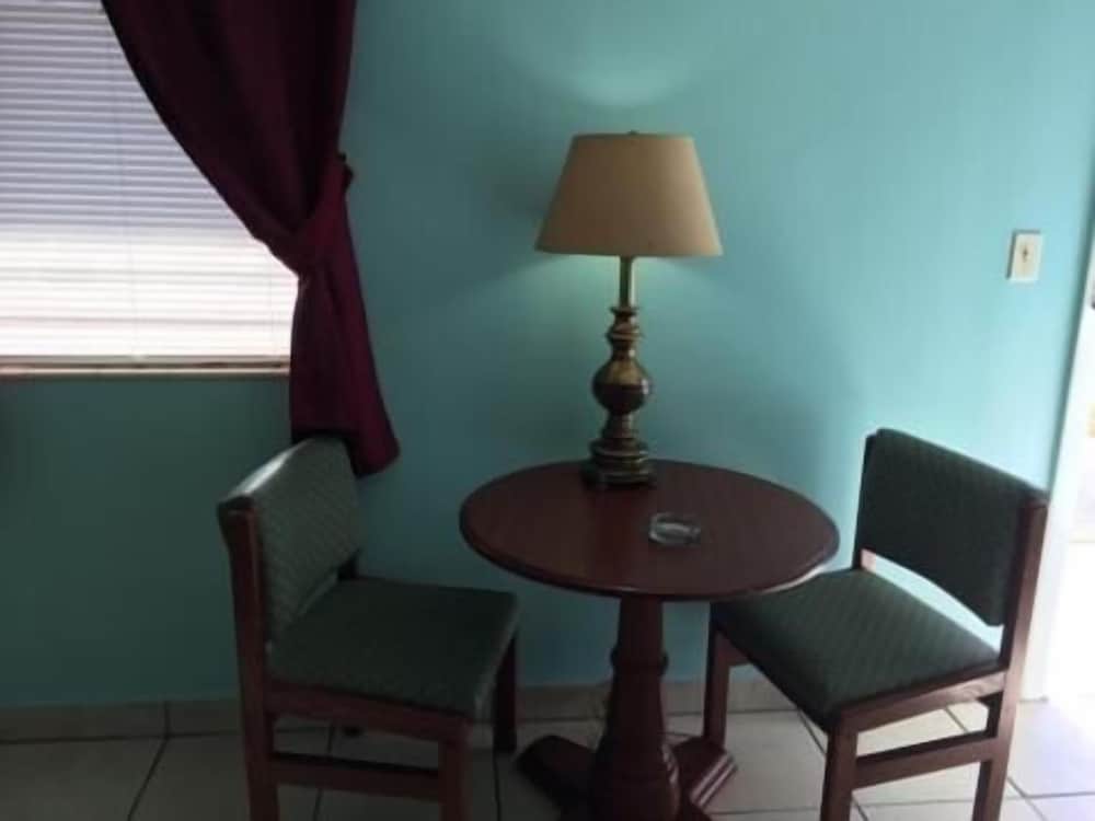 Skylark Motel