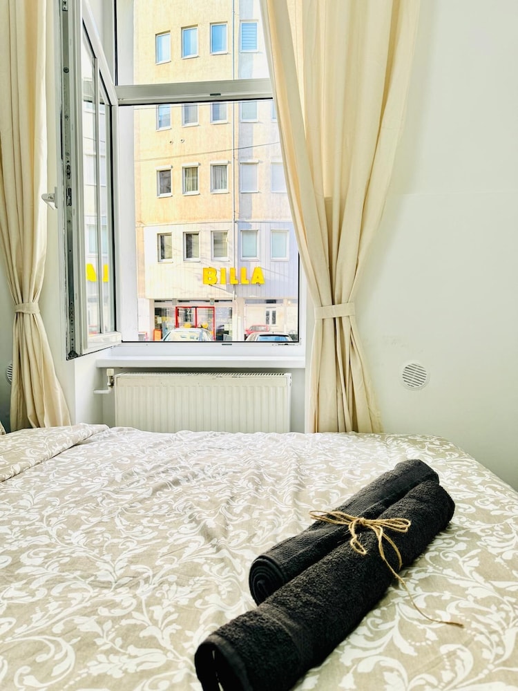 5BR Apt 10min to Matzleinsdorfer