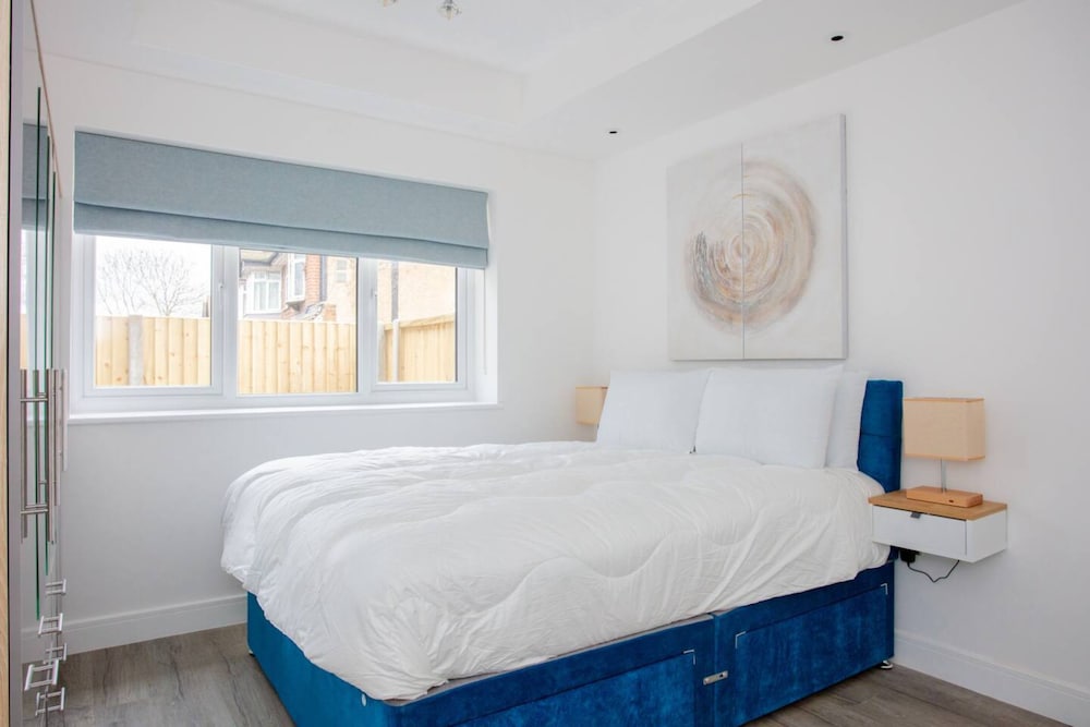 Bright 1 Bedroom Apartment in West London
