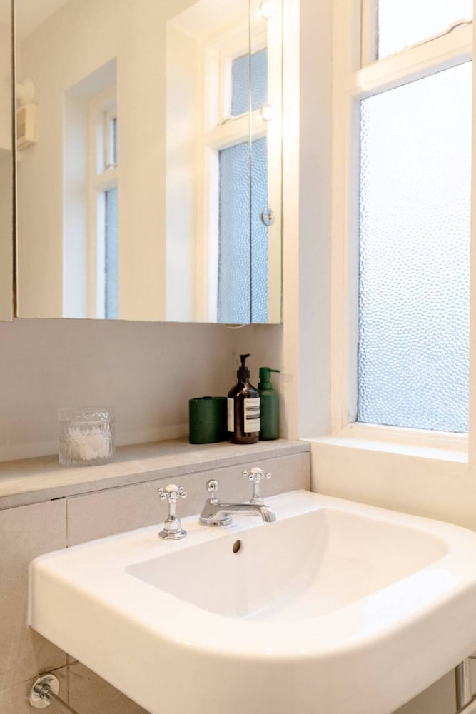 Elegant 1BD Flat in the Heart of Notting Hill!